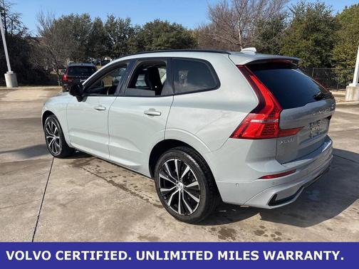 2024 Volvo XC60 B5 Plus Dark Theme