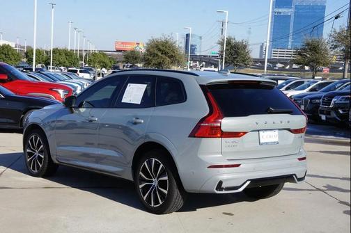 2024 Volvo XC60 B5 Plus Dark Theme