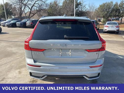 2024 Volvo XC60 B5 Plus Dark Theme