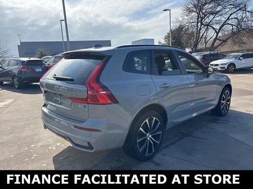 2024 Volvo XC60 B5 Plus Dark Theme