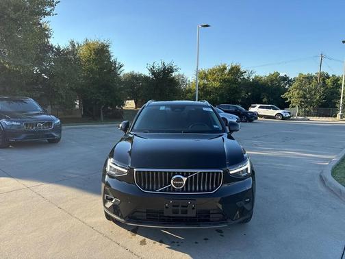 2025 Volvo XC40 B5 Plus Bright Theme