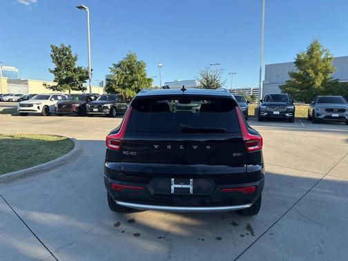2025 Volvo XC40 B5 Plus Bright Theme