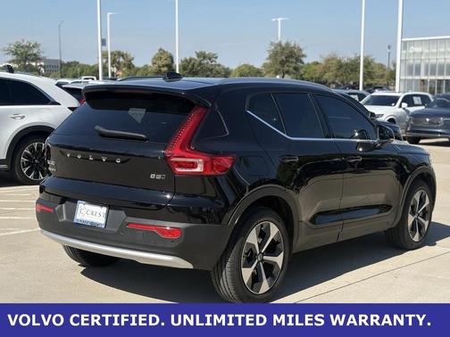 2025 Volvo XC40 B5 Plus Bright Theme