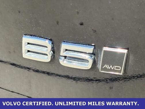 2025 Volvo XC40 B5 Plus Bright Theme