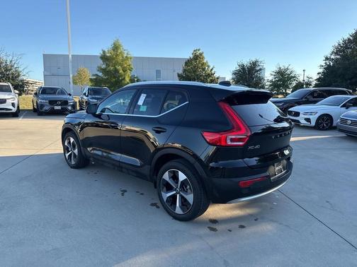 2025 Volvo XC40 B5 Plus Bright Theme
