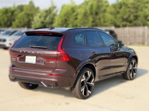 Mulberry Red 2026 Volvo XC60 B5 Ultra
