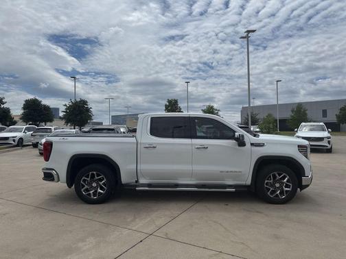 Summit White 2024 GMC Sierra 1500 SLT