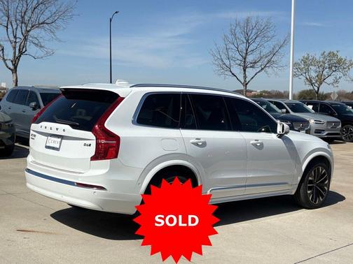 Crystal White Metallic 2023 Volvo XC90 B6 Plus 7-Seater