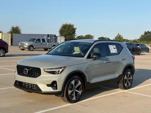 2026 Volvo XC40 B5 Plus