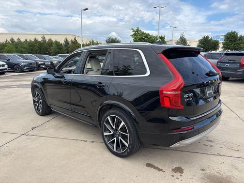 Onyx Black Metallic 2022 Volvo XC90 T6 Momentum