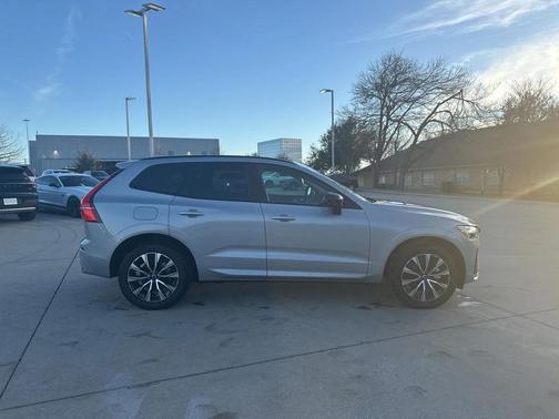2025 Volvo XC60 B5 AWD