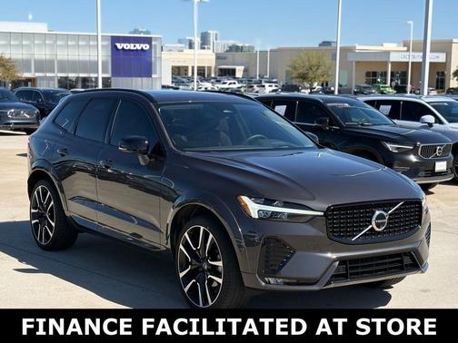 2024 Volvo XC60 B5 Ultimate Dark Theme