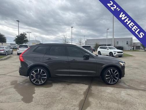 2024 Volvo XC60 B5 Ultimate Dark Theme