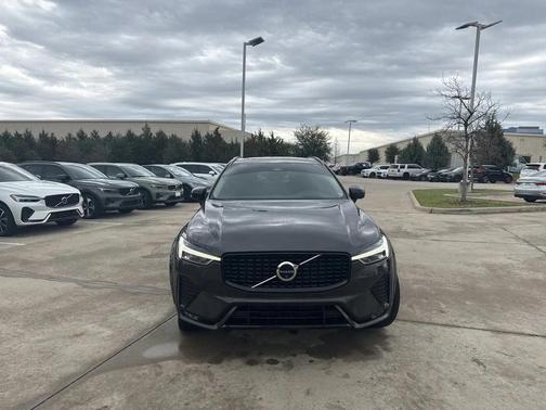 2024 Volvo XC60 B5 Ultimate Dark Theme