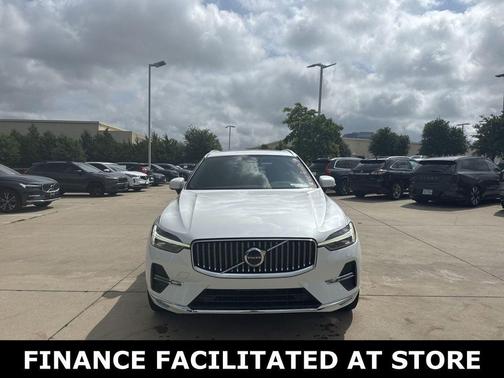 Crystal White Metallic 2023 Volvo XC60 B5 Plus Bright Theme