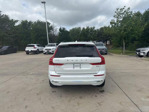 Crystal White Metallic 2023 Volvo XC60 B5 Plus Bright Theme