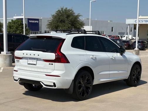 2026 Volvo XC60 B5 Ultra Black Edition