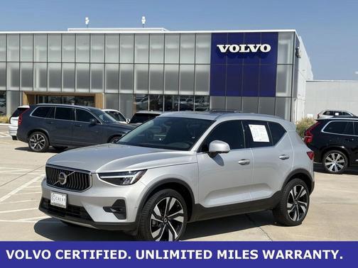 2025 Volvo XC40 B5 Plus Bright Theme