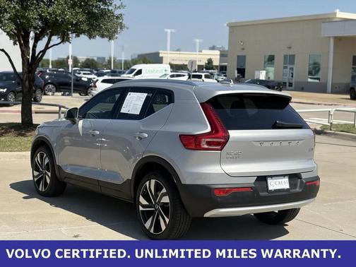 2025 Volvo XC40 B5 Plus Bright Theme