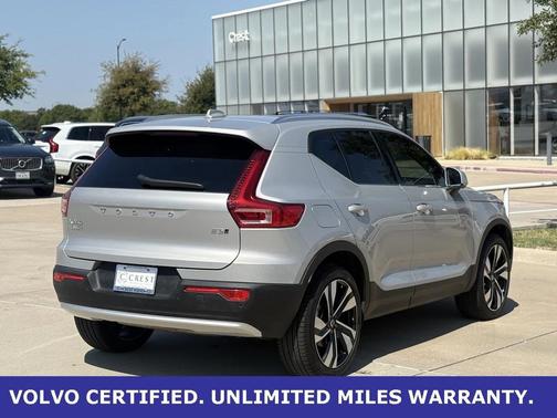 2025 Volvo XC40 B5 Plus Bright Theme