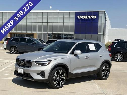 2025 Volvo XC40 B5 Plus Bright Theme