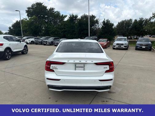 Crystal White 2024 Volvo S60 B5 Dark Theme