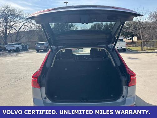 2025 Volvo XC60 B5 AWD