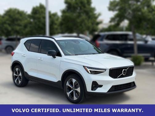 Crystal White 2026 Volvo XC40 B5 Plus