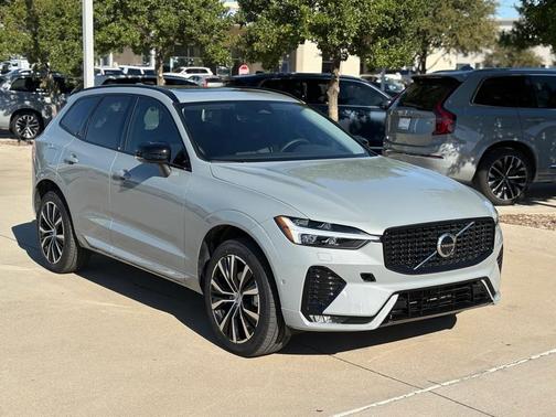 2025 Volvo XC60 B5 Plus