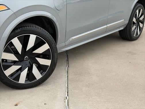 2025 Volvo XC90 Plug-In Hybrid T8 Plus 7-Seater