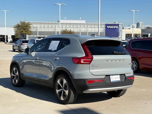 2025 Volvo XC40 B5 Plus Bright Theme