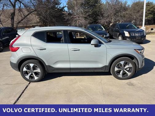 2025 Volvo XC40 B5 Plus Bright Theme