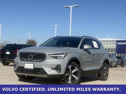 2025 Volvo XC40 B5 Plus Bright Theme