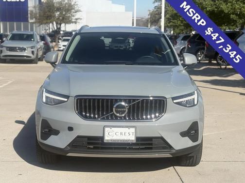 2025 Volvo XC40 B5 Plus Bright Theme