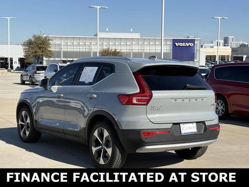 2025 Volvo XC40 B5 Plus Bright Theme