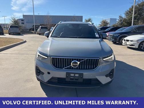 2025 Volvo XC40 B5 Plus Bright Theme