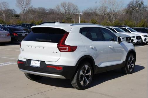 2025 Volvo XC40 B5 Plus Bright Theme