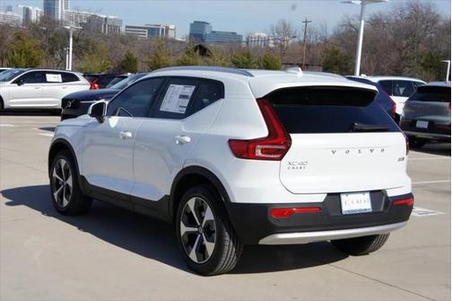 2025 Volvo XC40 B5 Plus Bright Theme