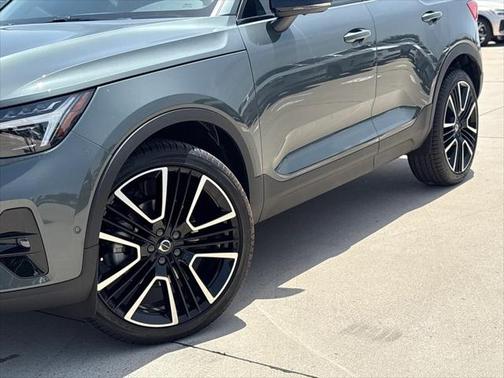 2026 Volvo XC40 B4 Plus