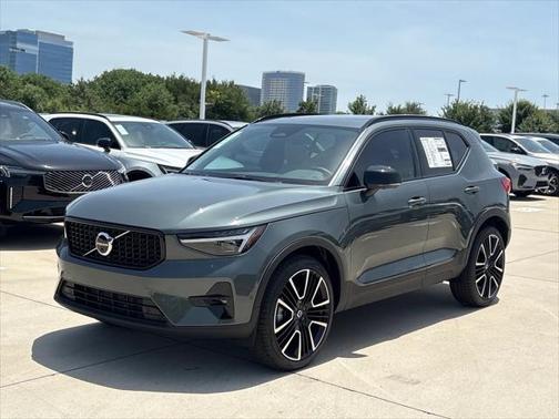 2026 Volvo XC40 B4 Plus