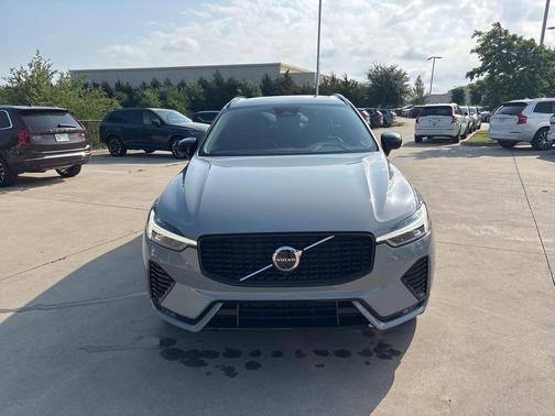 Vapour Grey Metallic 2025 Volvo XC60 B5 Plus
