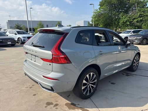 Vapour Grey Metallic 2025 Volvo XC60 B5 Plus