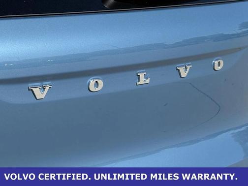 2025 Volvo XC40 B5 Plus Bright Theme