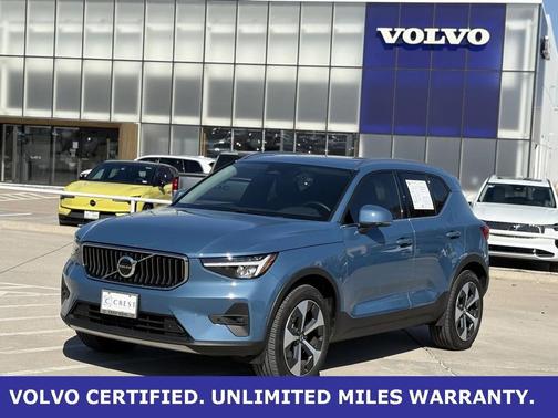 2025 Volvo XC40 B5 Plus Bright Theme