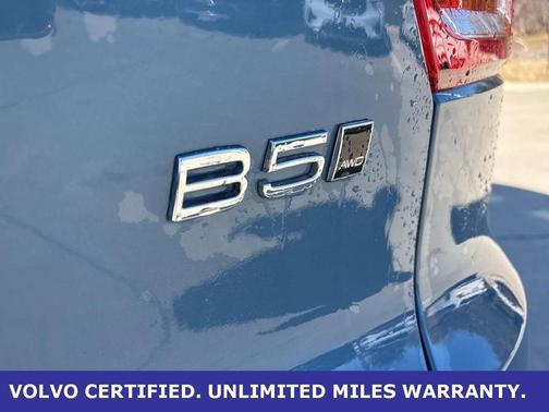 2025 Volvo XC40 B5 Plus Bright Theme