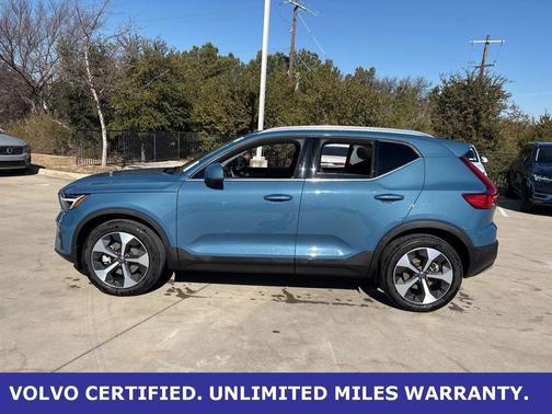 2025 Volvo XC40 B5 Plus Bright Theme