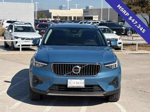 2025 Volvo XC40 B5 Plus Bright Theme