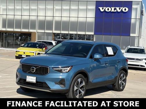 2025 Volvo XC40 B5 Plus Bright Theme