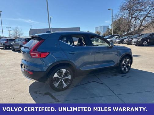 2025 Volvo XC40 B5 Plus Bright Theme