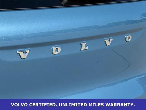 2025 Volvo XC40 B5 Plus Bright Theme